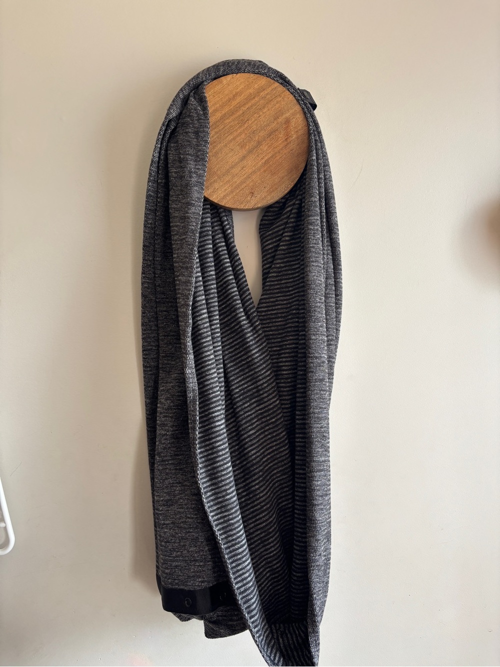 lululemon athletica Vinyasa Rulu infinity scarf